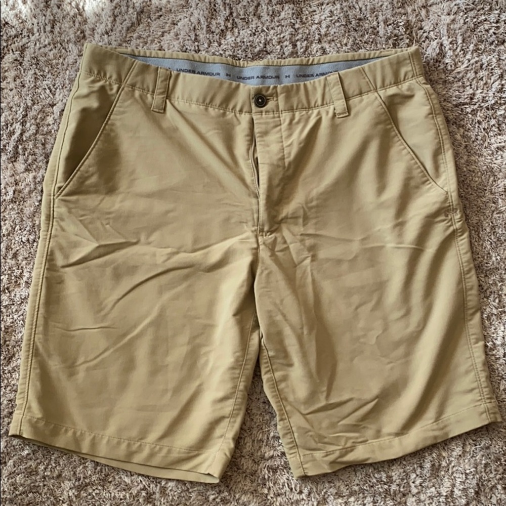 Size 36 Loose fit Under Armour golf shorts